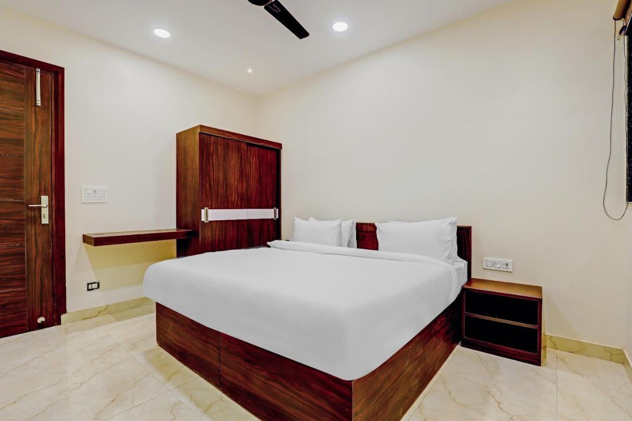 Collection O Hotel Aditya Palace Near Leisure Valley Park Ґурґаон Екстер'єр фото