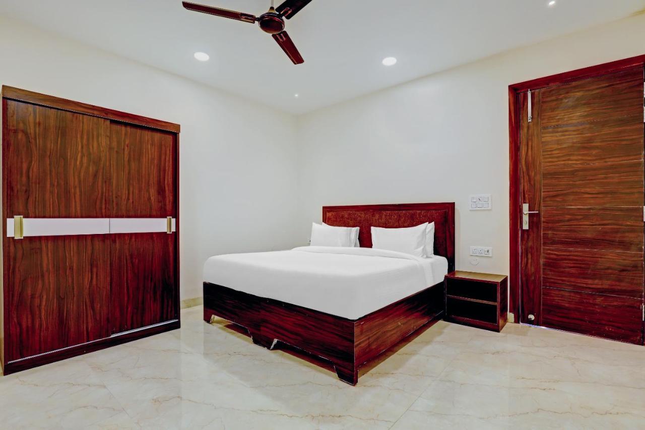 Collection O Hotel Aditya Palace Near Leisure Valley Park Ґурґаон Екстер'єр фото